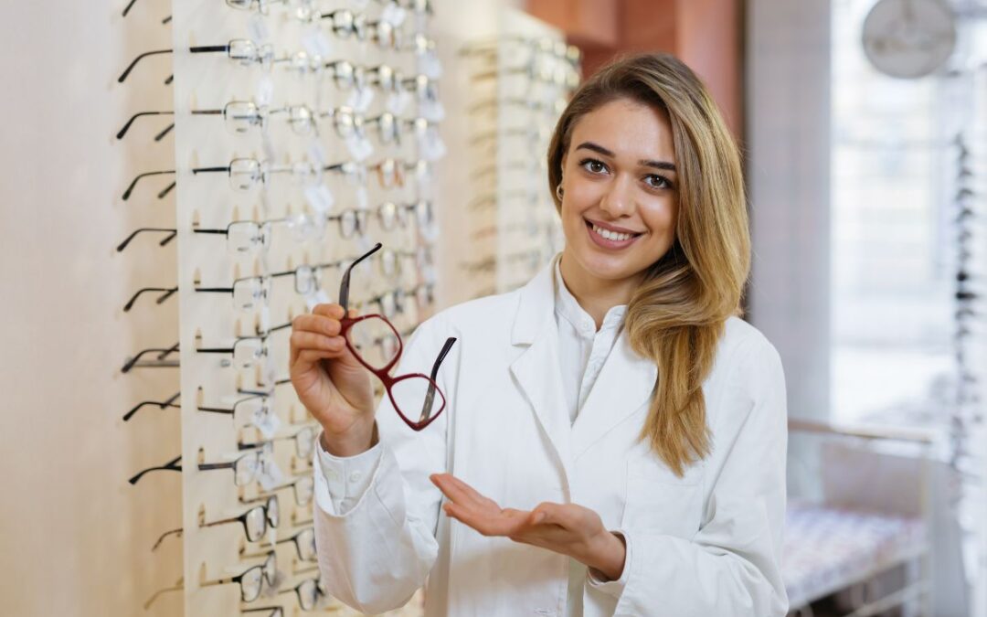 Come scegliere gli occhiali in base alla forma del viso
